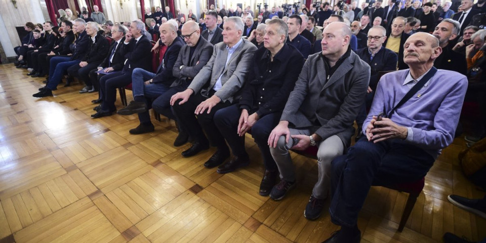 Poslednje zbogom Draženu Dalipagiću! Na komemoraciji Sale, Žoc, Kari, Piksi, Vujošević, Čović, Bodiroga... (FOTO GALERIJA)