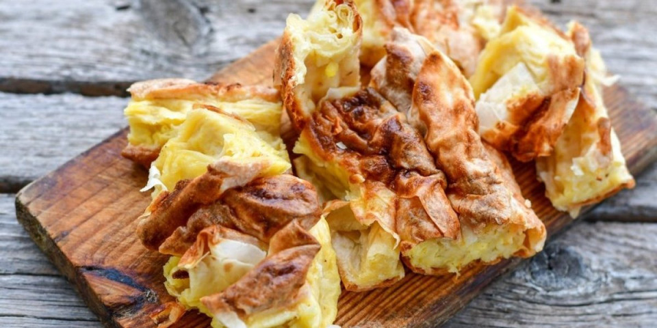 Samo 3 sastojka dele vas od savršene pite: Kupovne kore više nikad neće biti suve