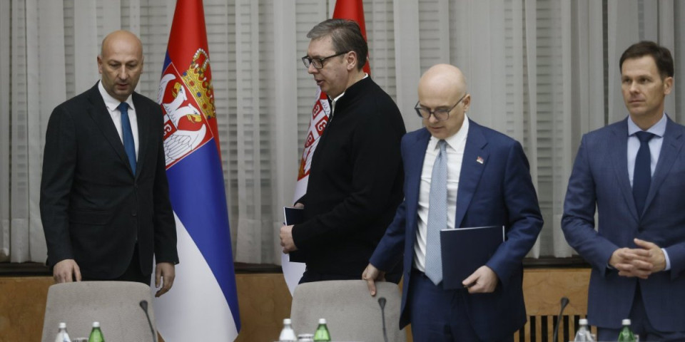 Završena vanredna sednica Vlade Srbije! Prisustvovao i predsednik Vučić