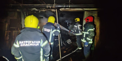 Ogroman požar buknuo je danas oko 14. 30 časova u stanu stambene zgrade u Ulici Vardarska u Požarevcu.