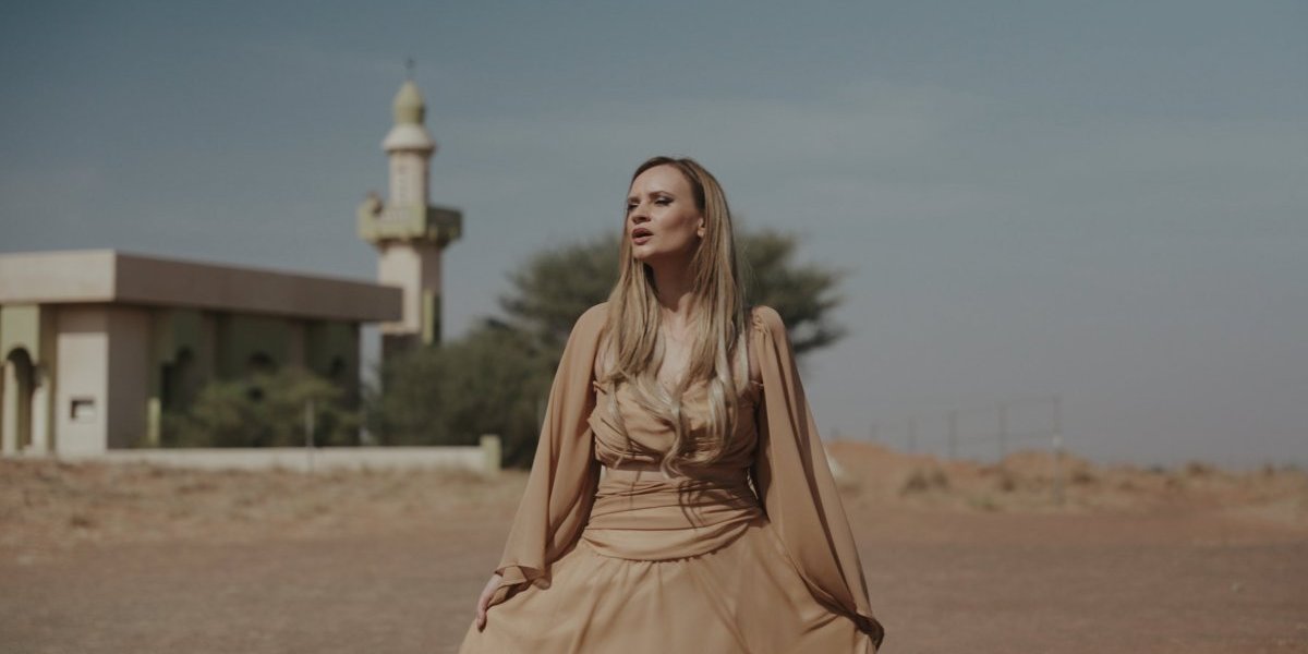 Govorili joj da će se razvesti, mlada pevačica poslala nikad jači savet i odgovor (VIDEO)