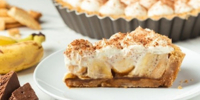 Torta "neverna žena" osvaja i izgledom i ukusom. Lagani biskviti, krem koji se topi u ustima i mirisne banane čine je desertom koji se dugo pamti.