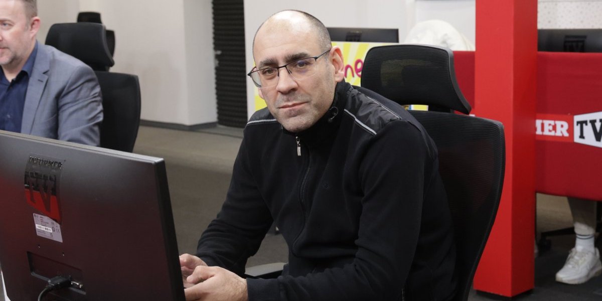 Po uzoru na OZNU! Đukanović podelio šok objavu: Pozivaju na skup ispred njegovog stana!