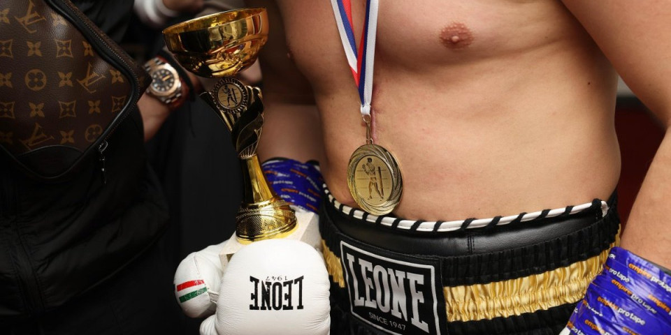 Veliki povratak! Kostić zadivio publiku na boks reviji u Beogradu!