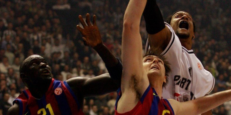 Partizan srušio moćnu Barsu u Evroligi! Za sva vremena! Sudije prvo gledale snimak, a onda... (VIDEO)