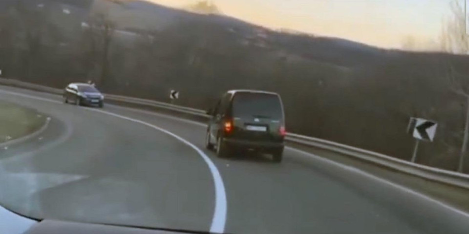 Pijani Srbin vozio u kontrasmeru i zakucao se u taksi: Drama na obilaznici oko Soluna