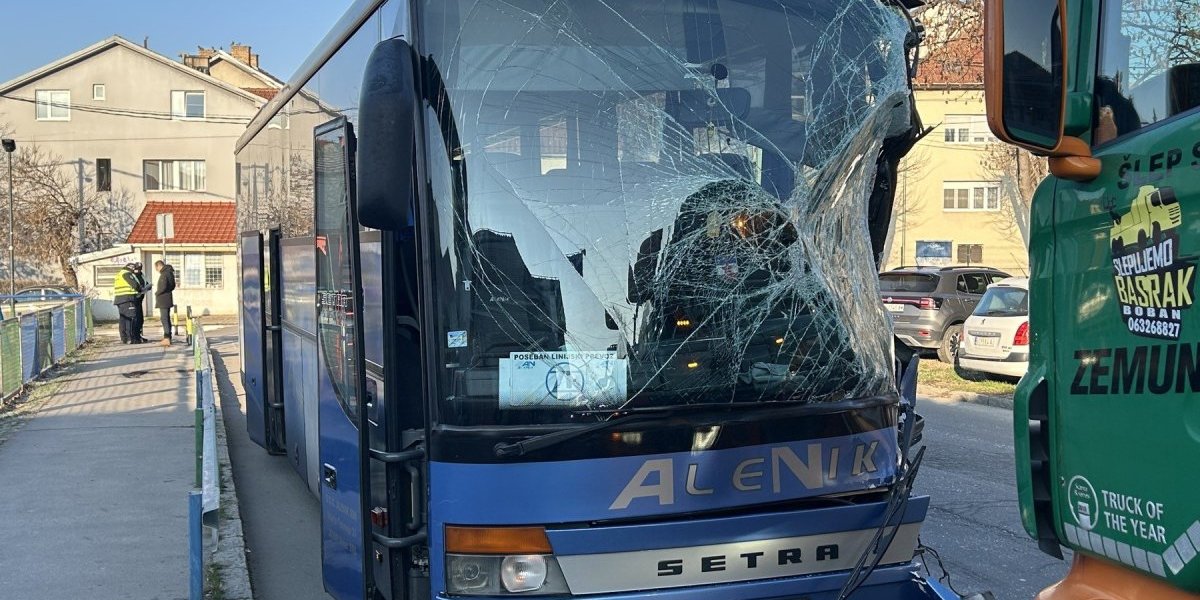 Sreća, nisam bio za volanom! Ispovest vozača autobusa u koji je udario drugi autobus: Do detalja opisao šta se desilo!