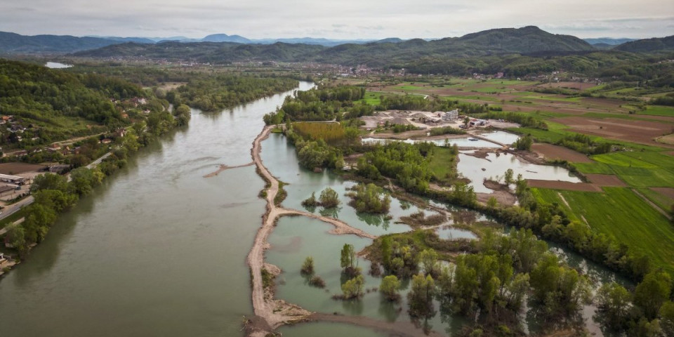 ALARMANTNO UPOZORENJE RHMZ - preti izlivanje ŠEST REKA, a u ovim delovima Srbije PAŠĆE PRVI SNEG