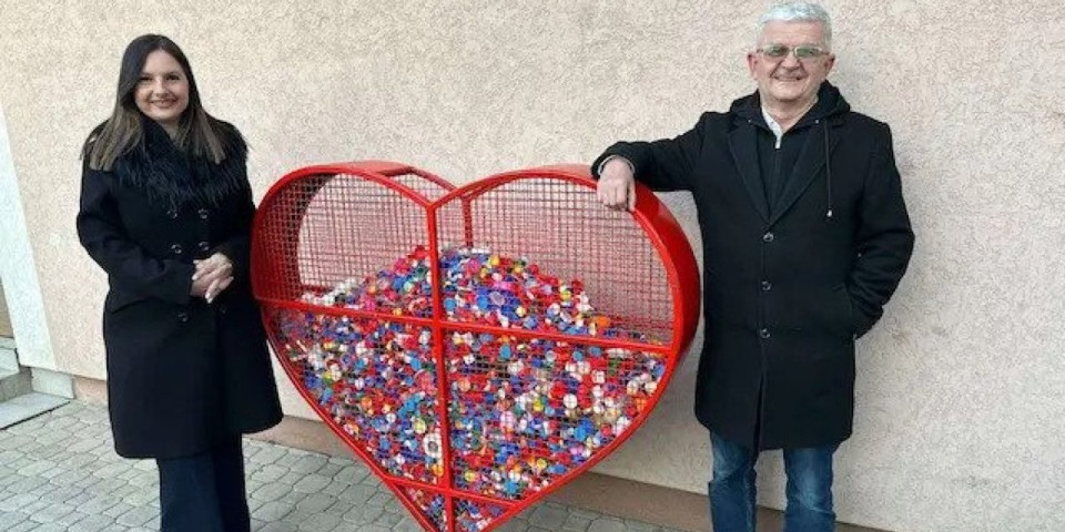 Crvena srca oduševila mališane! Čačani "posudili" sjajnu ideju iz Grčke, ovako uče decu koliko su važne empatija i ekologija (FOTO)