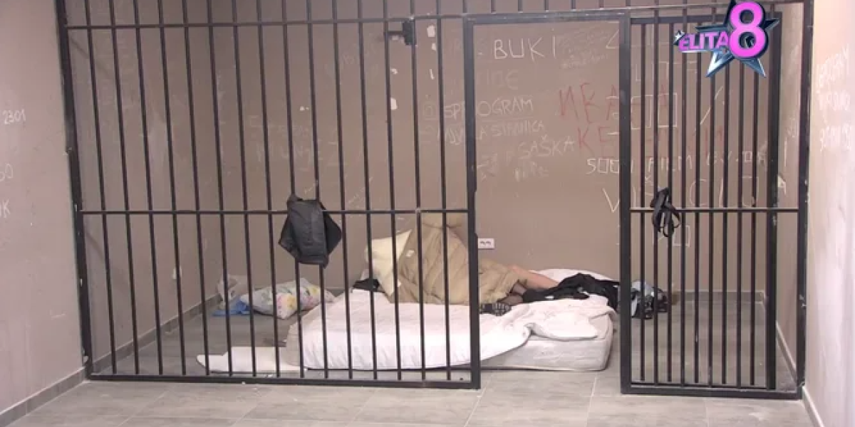 Munjez demolirao Anu u više poza! Od vrele akcije škripale zatvorske rešetke!