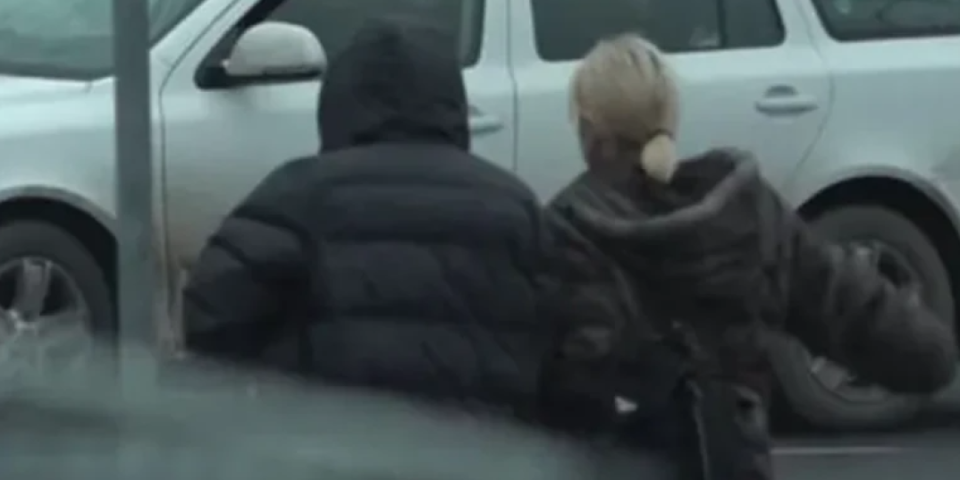 Milica Todorović napustila stan prvi put nakon porođaja: Uhvaćena sa njim ispred zgrade