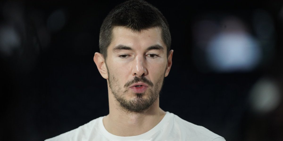 Hit priča iz Zvezde: Mitrovića pitali da li se čuo sa Dončićem! Lukin odgovor će vas zasmejati do suza!