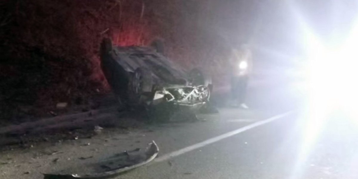 Težak udes kod Kokinog Broda! Prevrnuo se automobil! (VIDEO)