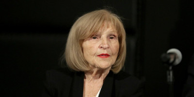 Jedna od retkih preostalih legendi srpskog glumišta Mira Banjac napunila je 96. godina, ali danas niti slavi, niti obeležava ulazak u lepe godine duboke starosti, jer je u žalosti sa sinom jedincem Branislavom Branom Jovanovićem, koji je  preminuo u februaru ove godine.