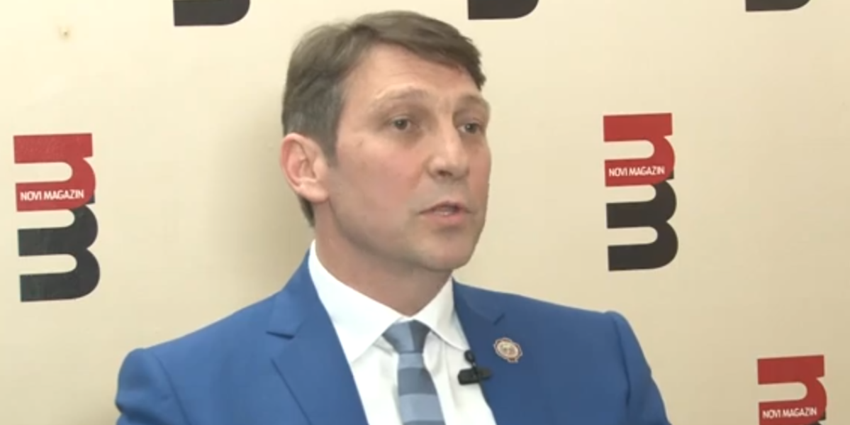 Kada profesor kritikuje sam sebe: Biće da Kuzmanović napadima na vlast pere svoju savest