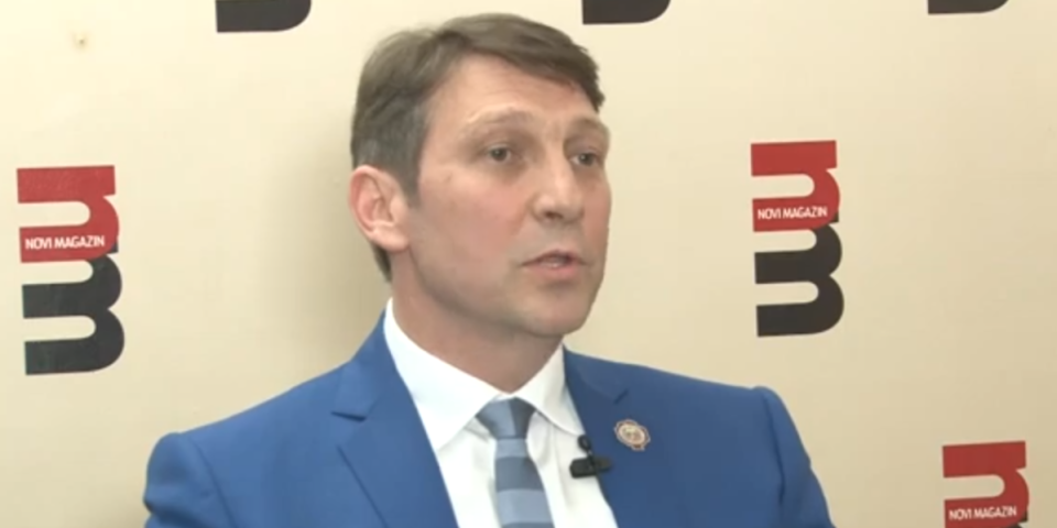 Kada profesor kritikuje sam sebe: Biće da Kuzmanović napadima na vlast pere svoju savest