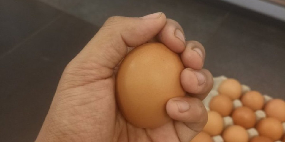 Ako u jajetu vidite ovakvu mrlju odmah ga bacite: Znak da nije nikako za jelo