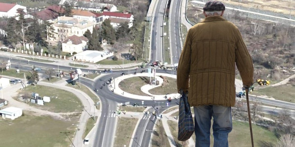 Bezobrazluk! Deka (90) više od 20 godina na današnji dan ide na groblje ženi i ćerki, a sad su ga ekstremisti sprečili!