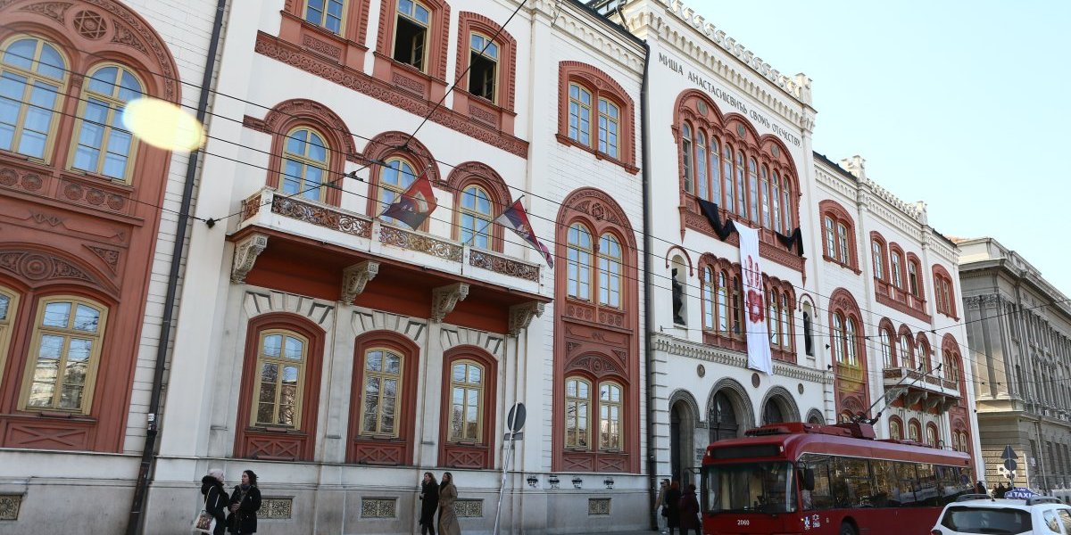 Polako se rasipaju! Ne mogu da nađu ni 4 studenta da održe blokadu Rektorata
