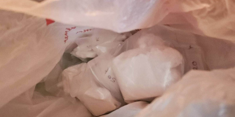Kokain i heroin u paketićima: Uhapšen muškarac zbog prodaje droge, spremio "robu", a onda...