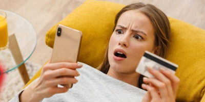 Onlaj prodavnica Temu koja pažnju kupaca privlači agresivnim popustima i reklamama, navodno se služi politikom da potrošači koji češće pazare kod njih mogu dobiti povoljnije cene, ali čitateljke Informera dokazale su kako ove tvrdnje predstavljaju veliku šarenu lažu i dobar marketinški trik.