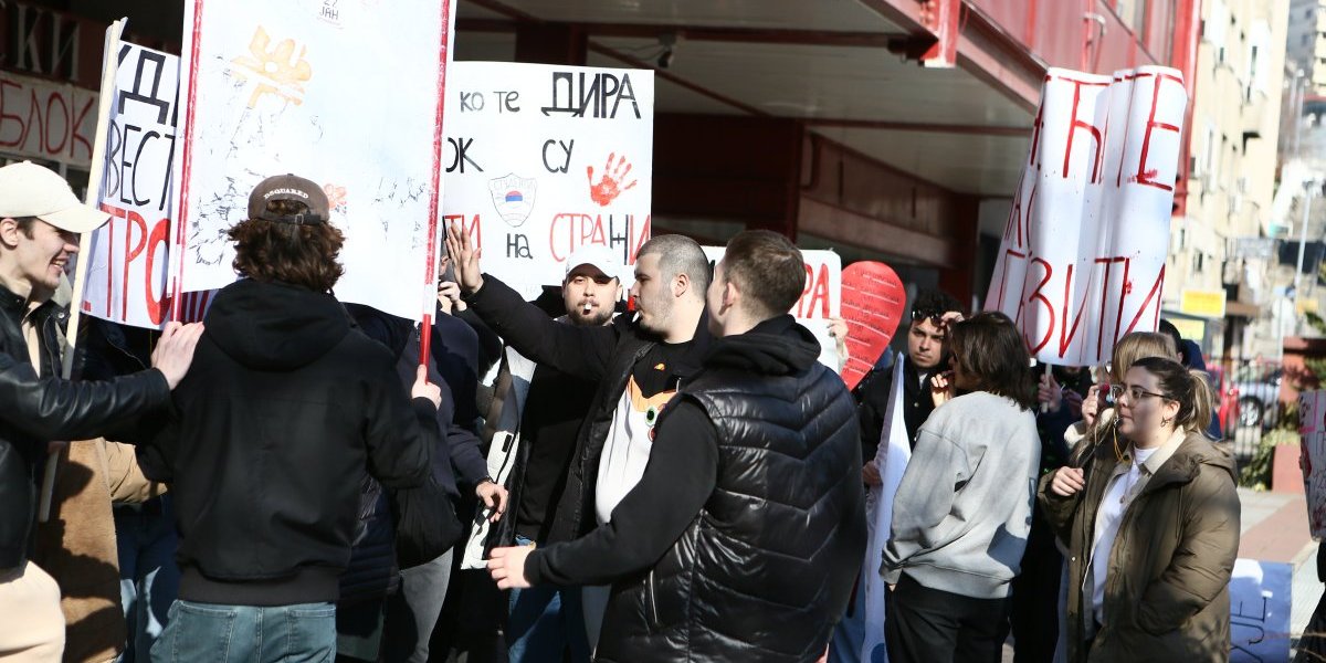 Nastavljaju da šire laži i od sebe prave žrtve! Studenti napali ekipu Inforemer, pa zakukali preko antisrpskog glasila (FOTO)