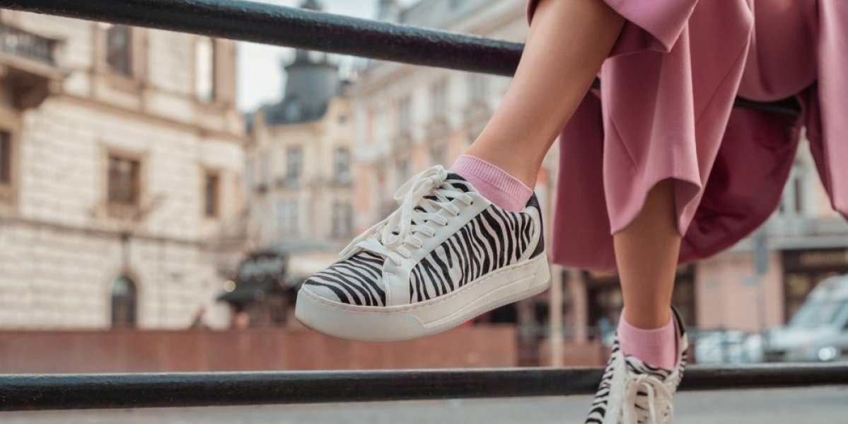 Patike u neobičnom printu su gorući trend! Začiniće svaki autfit - budite šik i jedinstvene (VIDEO)