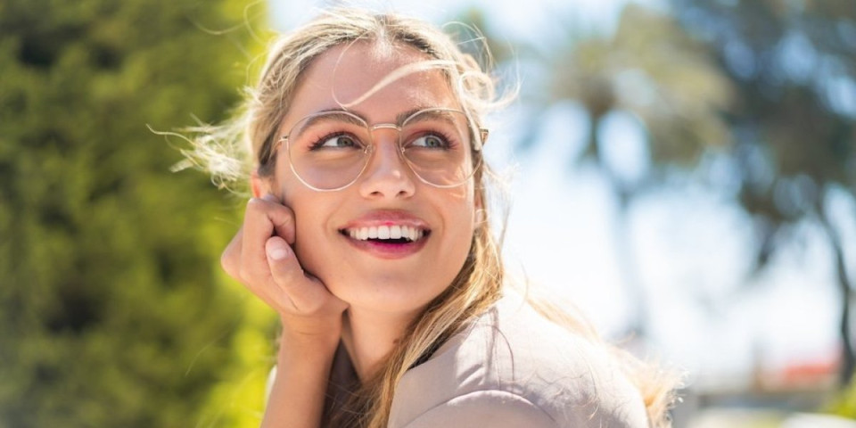 Samo optičari znaju šta znače ova 3 broja na ramu naočara – proverite odmah svoje