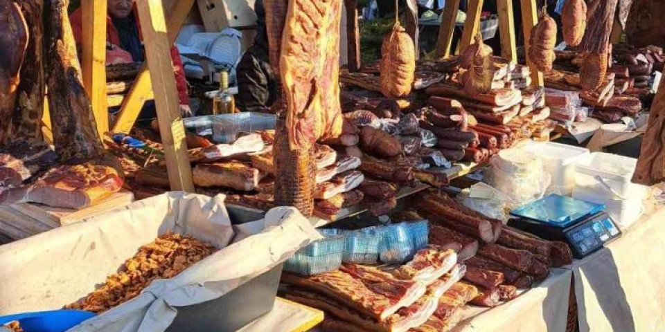 Suhomesnato bagatela: Kilogram ovog proizvoda samo 200 dinara, evo kakve su cene na pijacama (TABELA)