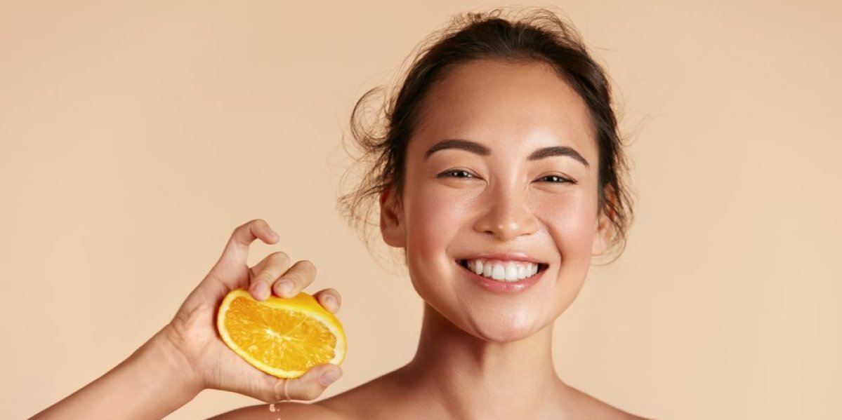 Ceo svet je poludeo za ovim trikom! Svi jedu pomorandže ispod tuša - evo zbog čega (VIDEO)