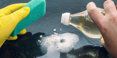 Upotreba sirćeta prilikom čišćenja na kamenu, parketu i gumi može dovesti do skupih popravki i trajne štete.