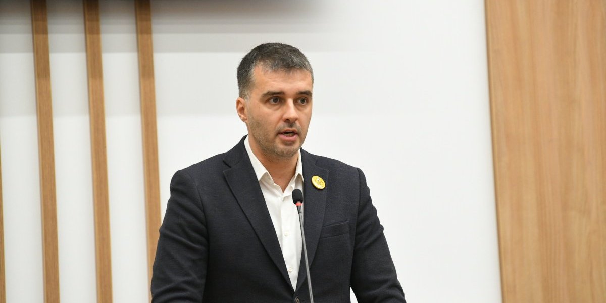 (VIDEO) Savo bi da sprovodi "uličnu pravdu": Manojlovića ne zanima šta kažu studenti, on hoće revoluciju!