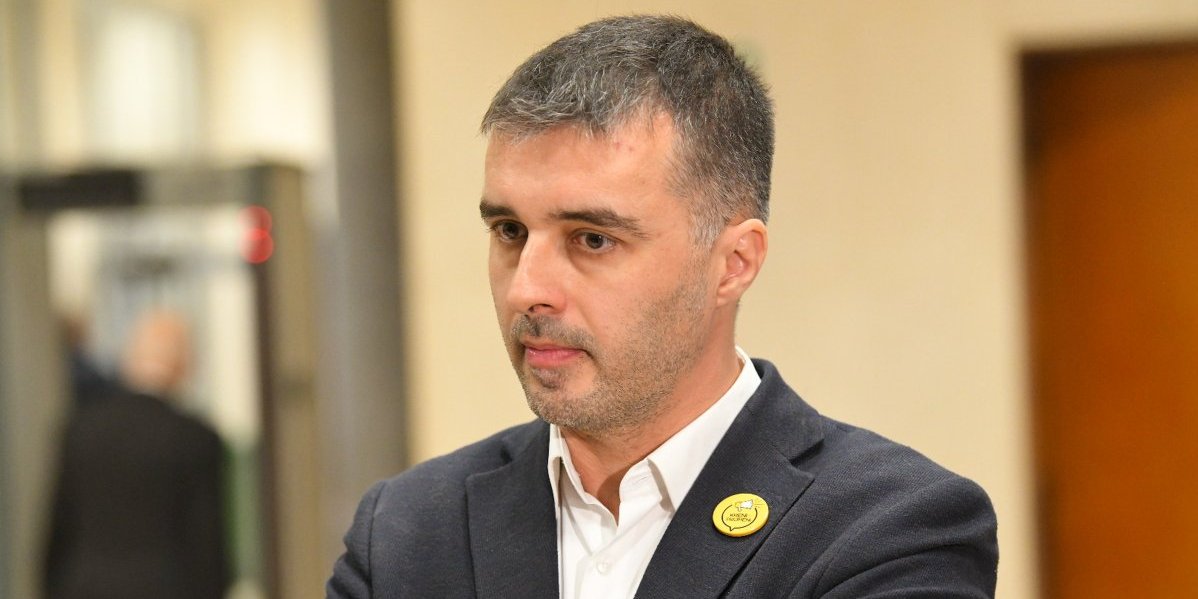 Savo Manojlović ponovo laže narod: Pokušava da reciklira lažnu aferu “zvučni top”