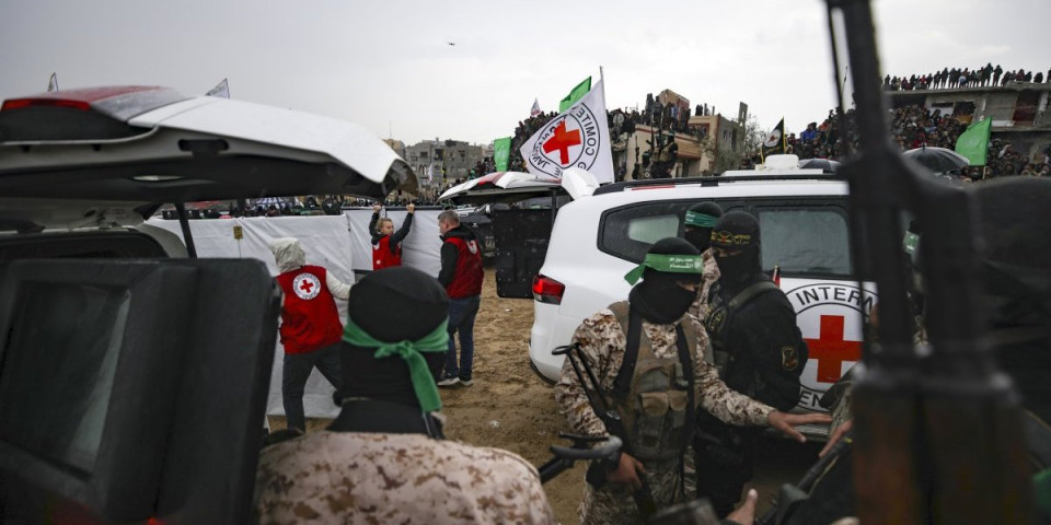 Tuga! Hamas predao tela porodice Bibas, najmlađi taoc imao samo 9 meseci kada je otet! (FOTO/VIDEO)