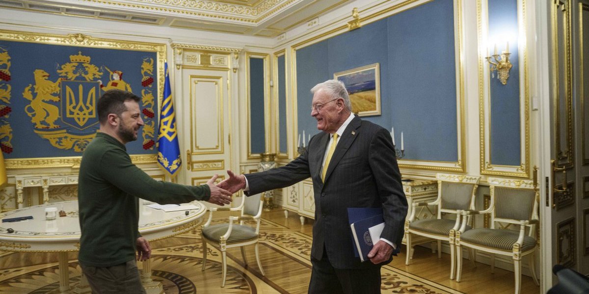 (FOTO) Nova drama! Trampov čovek hitno otkazao konferenciju za medije!