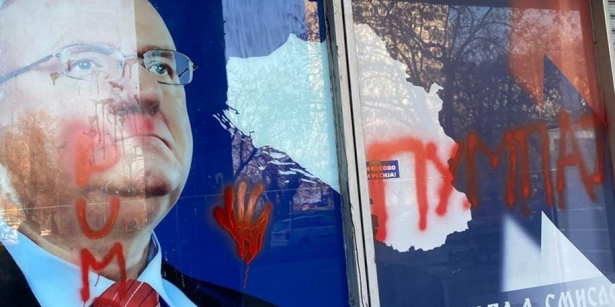 Kukavički napad na prostorije SRS u Zemunu! Iz stranke poručuju: MUP hitno da reaguje (FOTO)