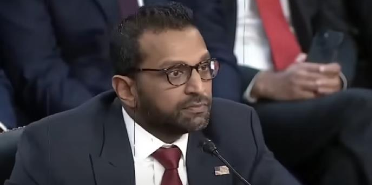 Izabran novi direktor FBI: Keš Patel na čelu američke agencije za sprovođenje zakona!