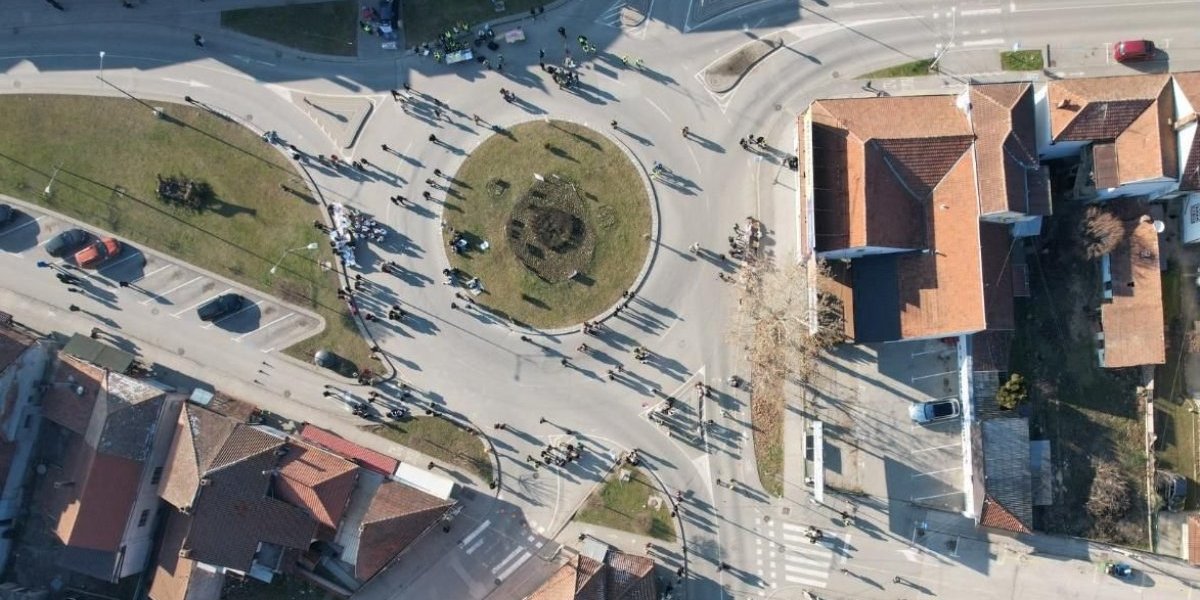 Šolakovi mediji se hvale "blokadom Čačka": Poštenije bi bilo reći da šačica đilasovaca maltretira građane (FOTO)