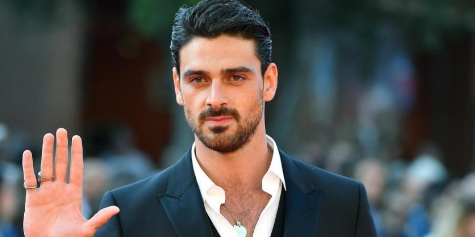 Žene, držite se: Zgodni glumac stigao u Beograd, objavio vrele fotke