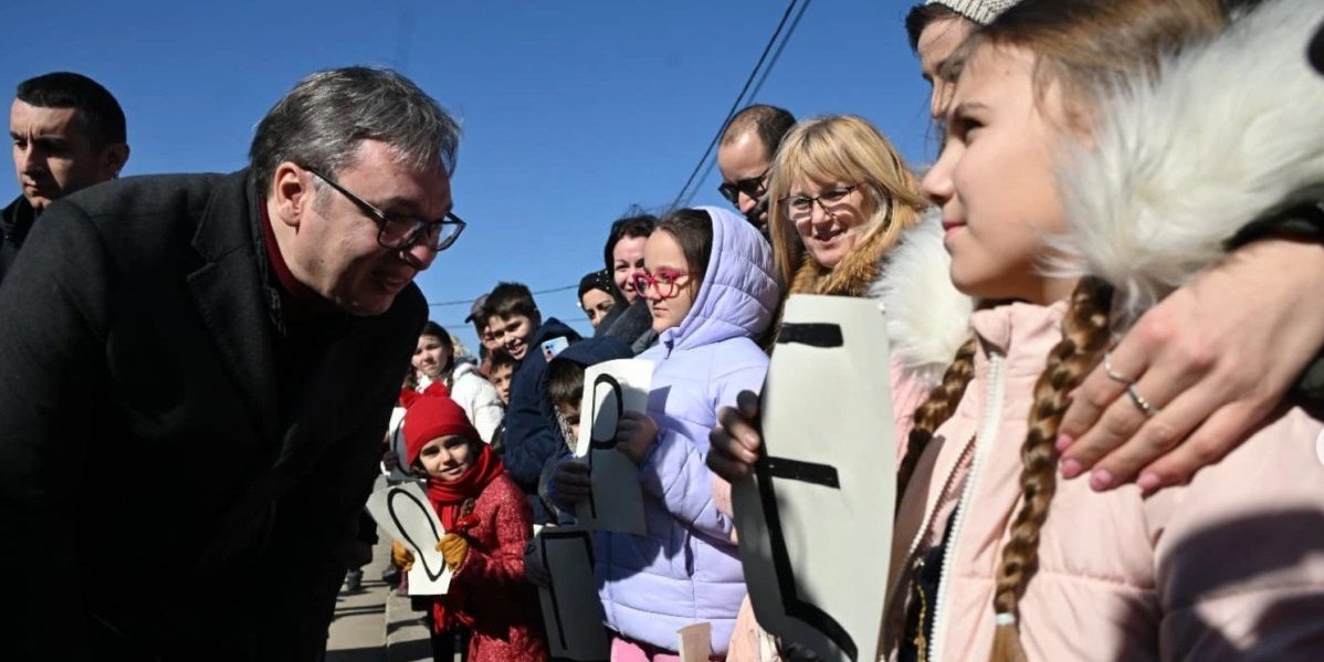 "Velika je sreća kada se mladi vrate na selo!" Vučić posetio Kuću meda "Milošević" u selu Drmno u Požarevcu (FOTO)