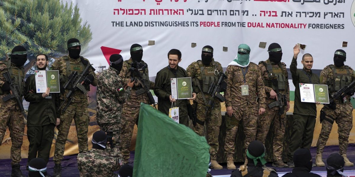 (FOTO) Nastavlja se razmena talaca! Hamas predao Izraelu još tri zatvorenika!