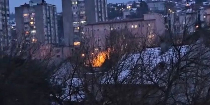 Ponovo gori štamparija u Nišu! Zgrada ''Prosvete'' i okolni objekti u plamenu!