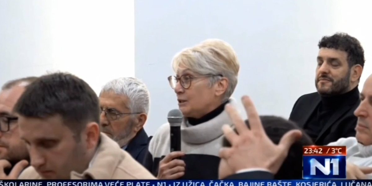 Neviđeni skandal! Dok Aida Ćorović tvrdi da su Srbi ratni zločinci, proglasovci joj aplaudiraju, a Šolakov N1 prenosi! (VIDEO)