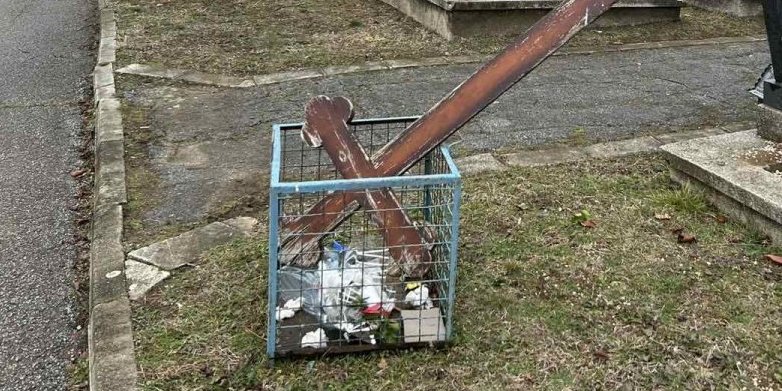 Celo selo u šoku: Vandali divljali po groblju, a iz jedne grobnice odneli čak i ovo