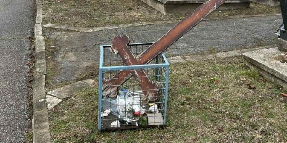 Celo selo u šoku: Vandali divljali po groblju, a iz jedne grobnice odneli čak i ovo