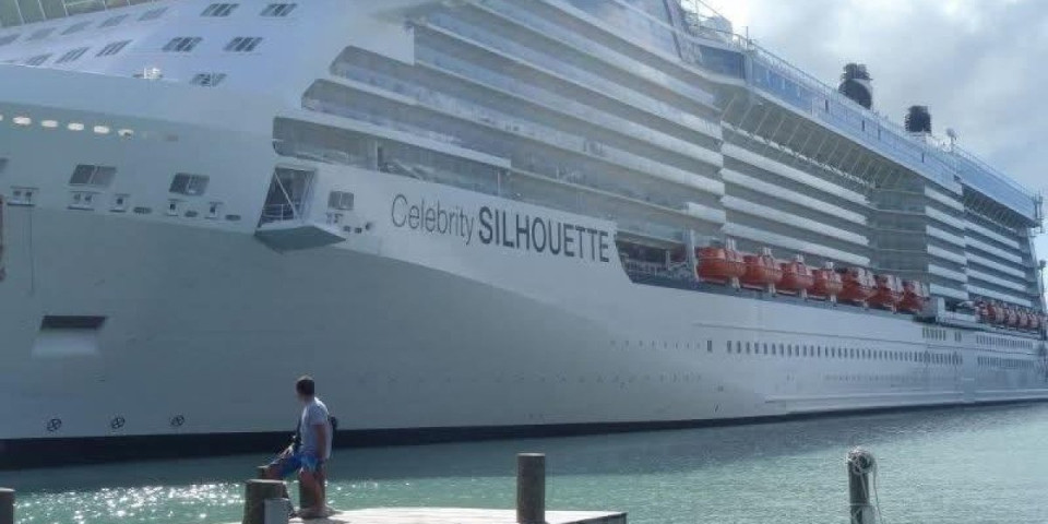 Pakao na moru: Na stotine turista zarobljeno na kruzeru, porodice i deca u strahu (VIDEO)