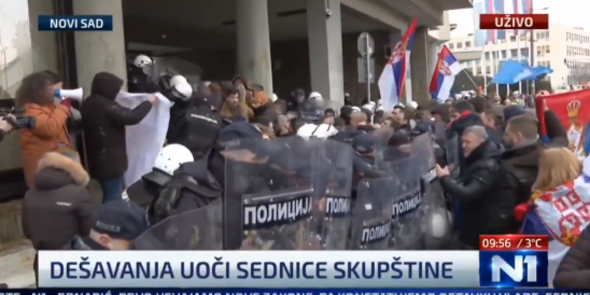 Reporterka N1: Uprkos napadima na njih, policija ne koristi pendreke! (VIDEO)