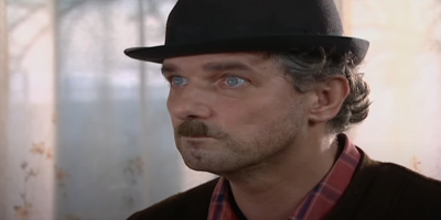 Glumca Milorada Mandića Mandu, je nakon njegove smrti, zamenio kolega Dubravko Jovanović u TV seriji "Selo gori, a baba se češlja".