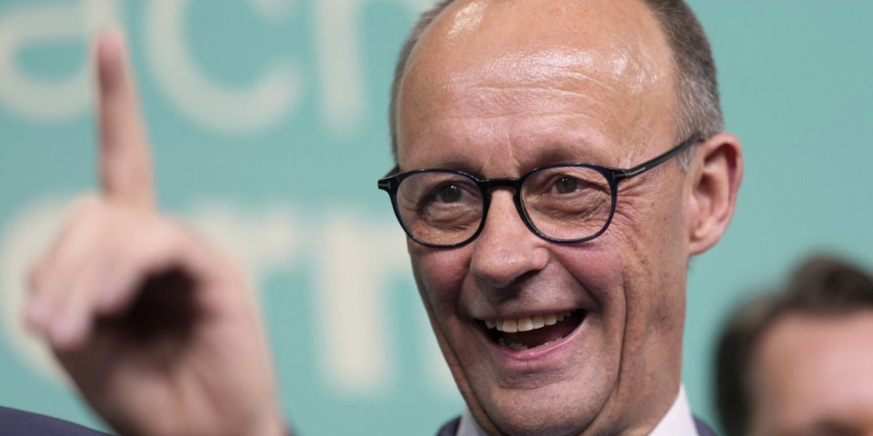 Auu... Šta on priča? Nemačka u dužničkom ropstvu, a Merc vrti svoje - Mi smo spasili NATO!