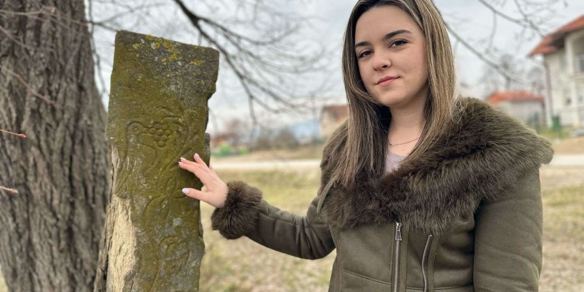 U cvetu mladosti dali život za Srbiju! Spomenici krajputaši sećaju na junake poginule daleko od otadžbine (FOTO)